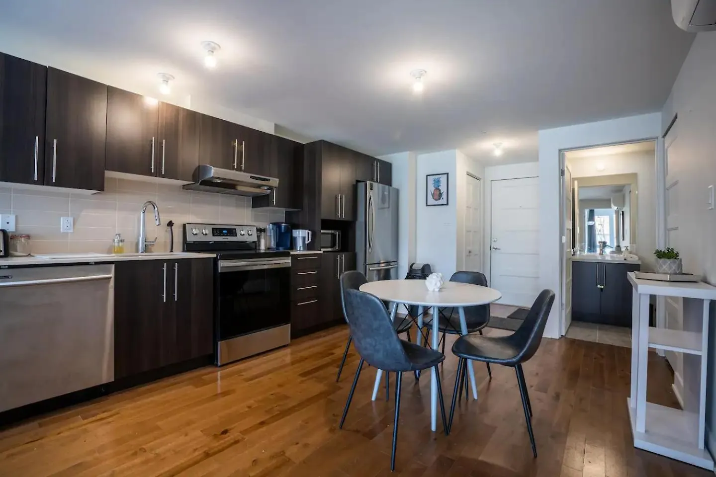 Rozenhaus Montreal Hotel