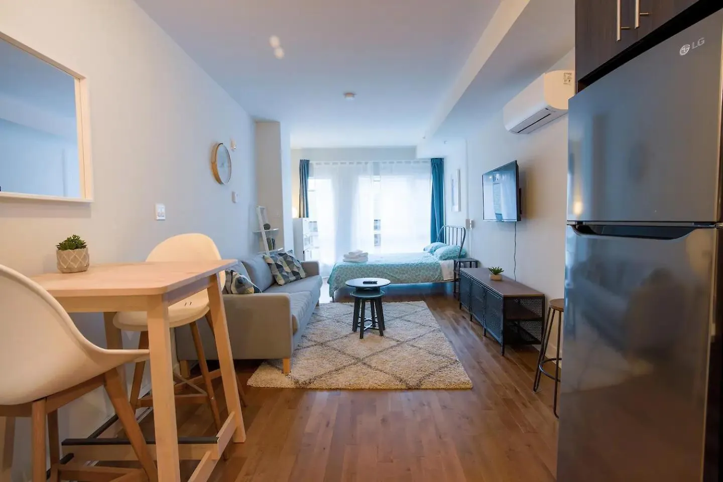 Rozenhaus Montreal Hotel
